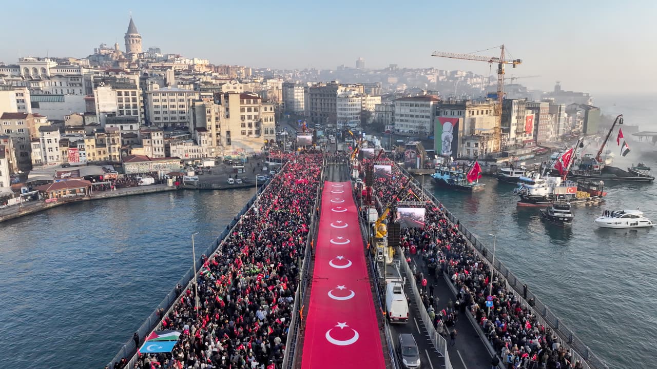 Gazze için vicdan yürüyüşü: Galata Köprüsü’nde üçüncü buluşma