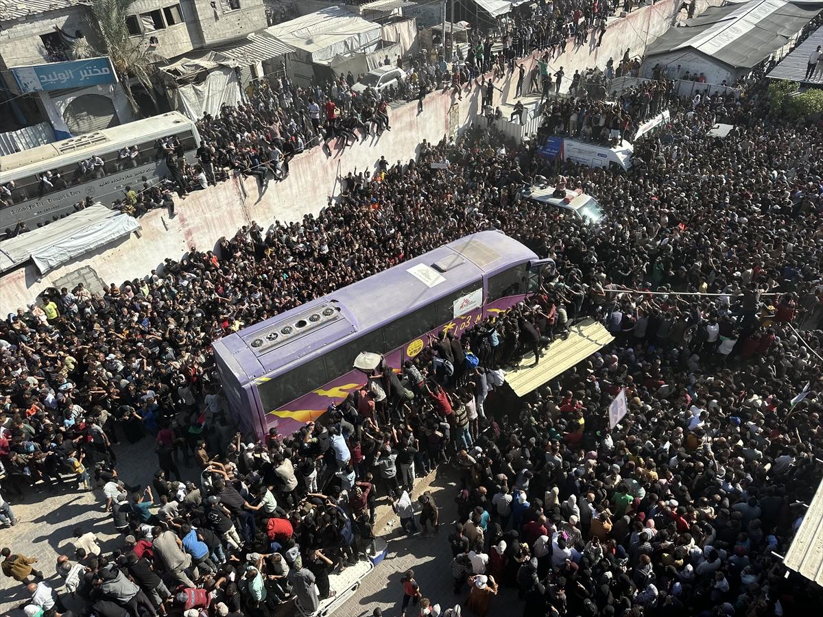 İsrail'in serbest bıraktığı Filistinli esirlerin bir kısmı Gazze'ye ulaştı