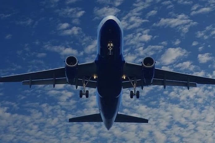 Evli oğlunun sevgilisiyle tatile gitmemesi için bomba ihbarı yaptı