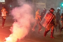 Sırbistan'da hükümet karşıtı protestolarda çatışma çıktı