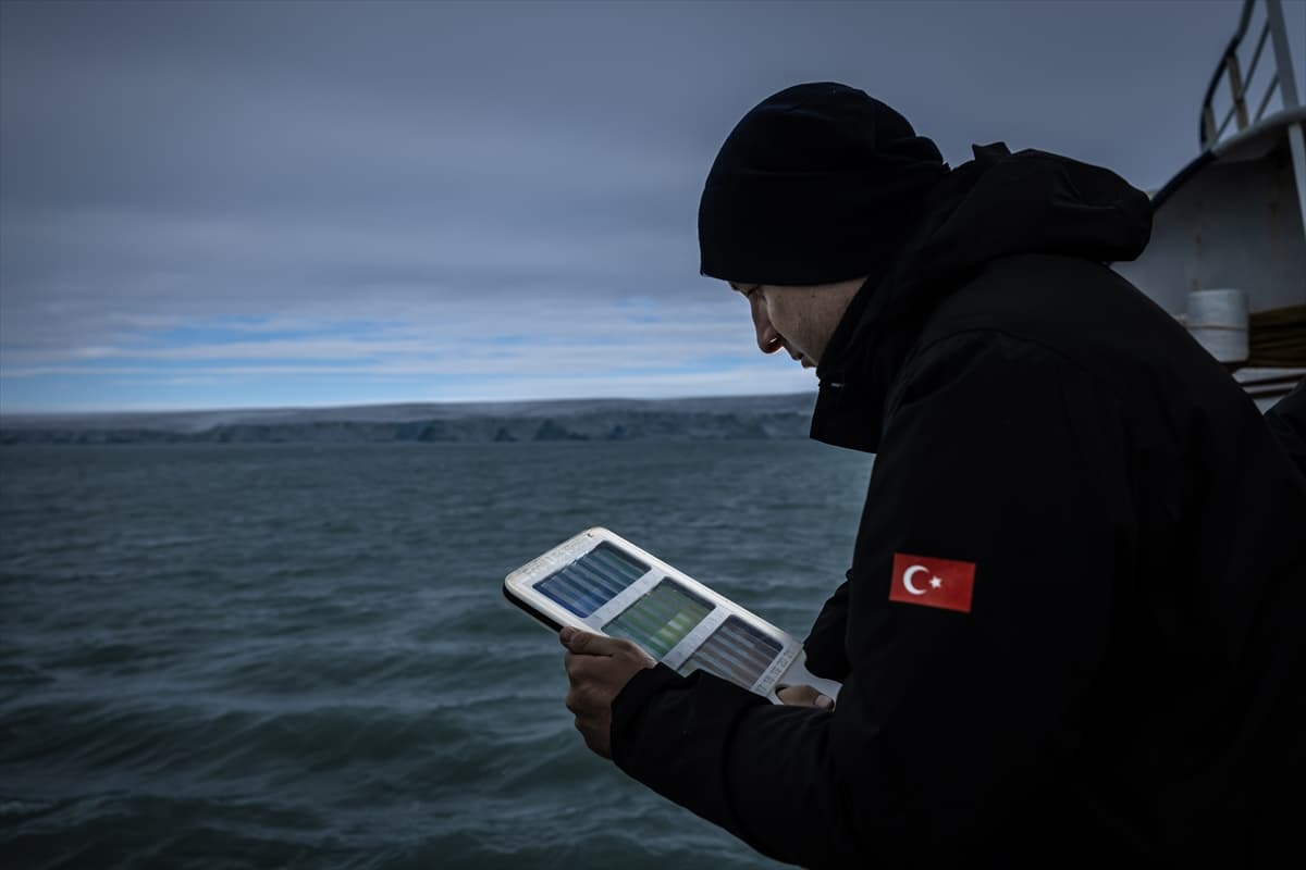 Türk bilim insanları Arktik'te gözlem faaliyetleri gerçekleştirdi