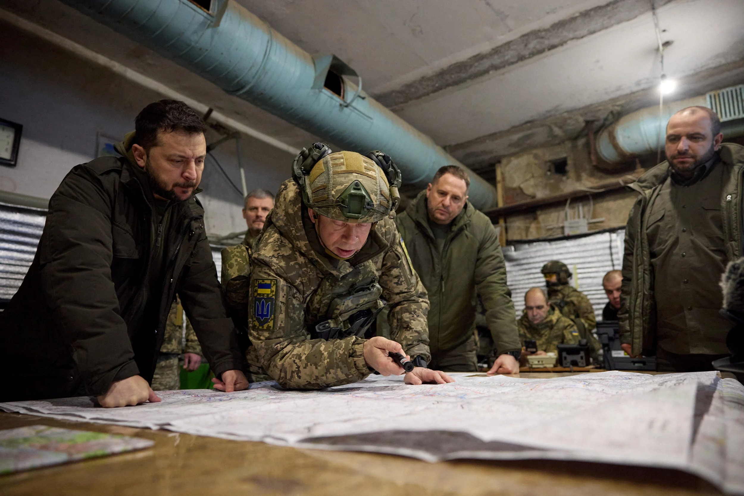Zelensky Weighs Ousting Top General Syrsky Amid Crisis