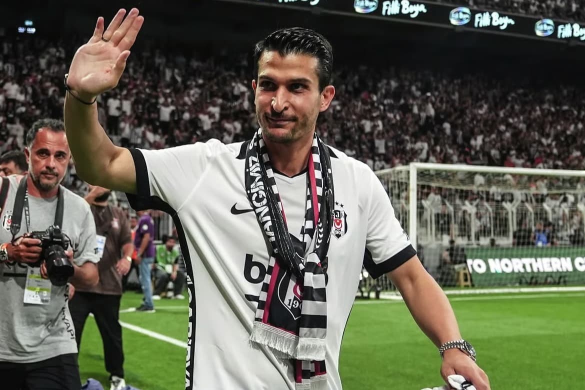 Necip Uysal son kez üçlü çektirdi 
