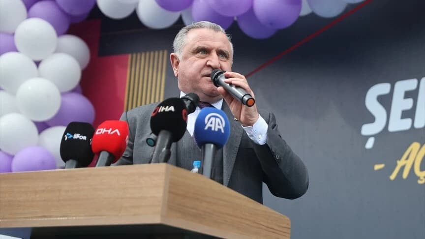 Gençlik ve Spor Bakanı Osman Aşkın Bak