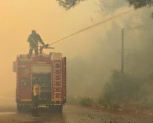 Suriye'nin Lazkiye kentinde orman yangınları büyüyor