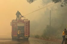 Suriye'nin Lazkiye kentinde orman yangınları büyüyor