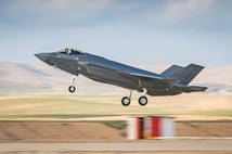 İsrail F-35I savaş uçaklarını ek yakıt tankları ve kanat altı füzelerle modifiye etti