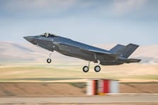 İsrail F-35I savaş uçaklarını ek yakıt tankları ve kanat altı füzelerle modifiye etti