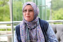 Yazar Berrin Sönmez'den Diyanet hutbesine sert tepki: Başımı açarım