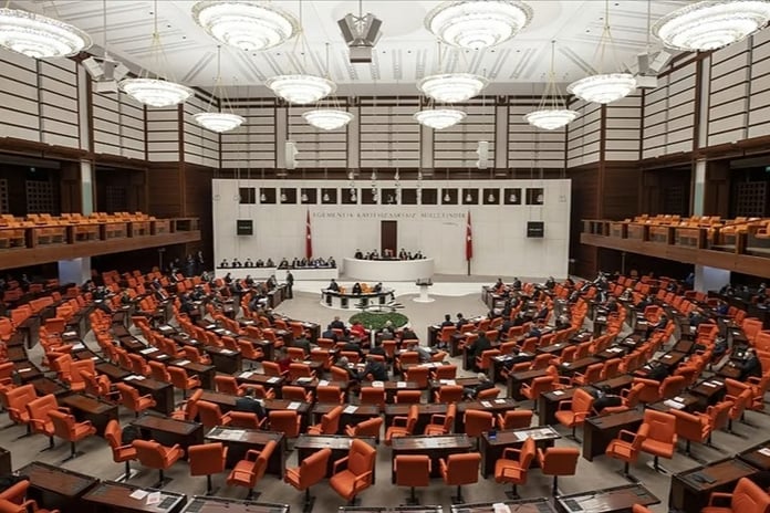 Kürtçe ifadeler tutanaklara girdi, sonra silindi