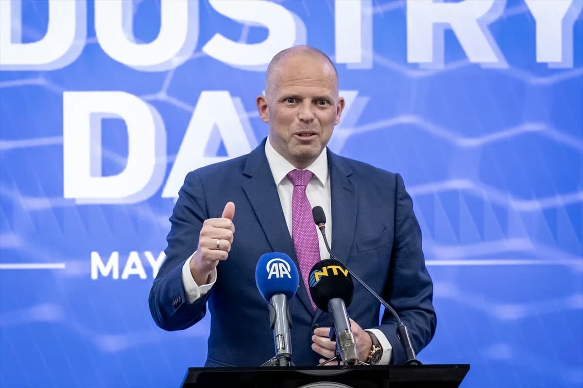 Belçika Savunma Bakanı Francken'den Türk savunma sanayisine övgü