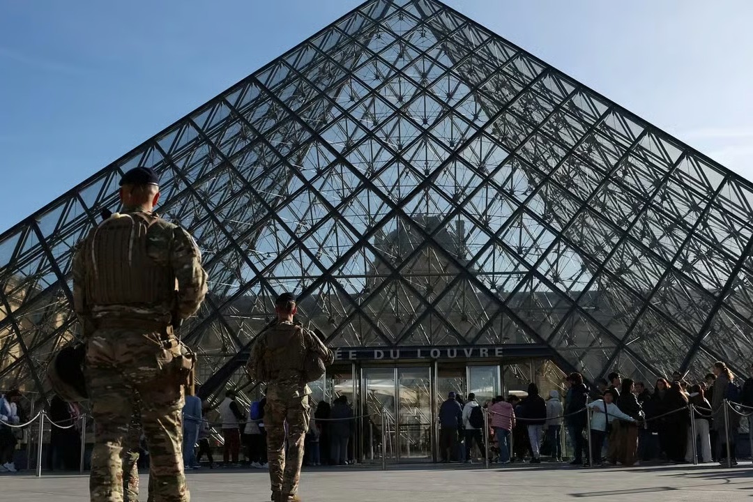 Louvre Heist Suspects Face Judge in Paris