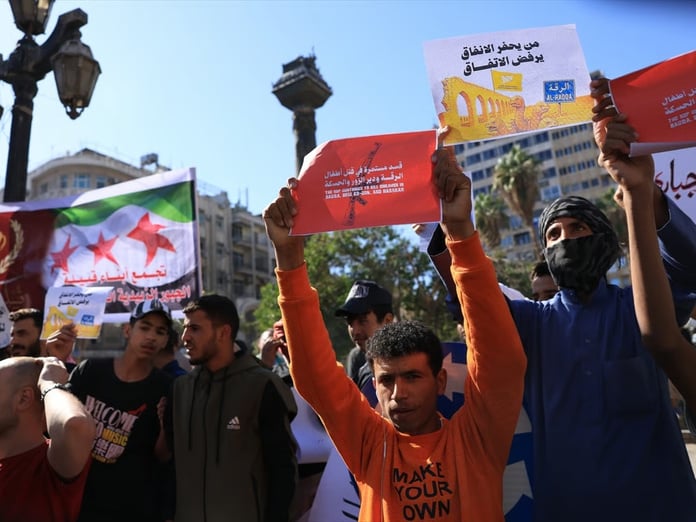 Şam ve Halep'te binlerce Suriyeli terör örgütü PKK/YPG'yi protesto etti