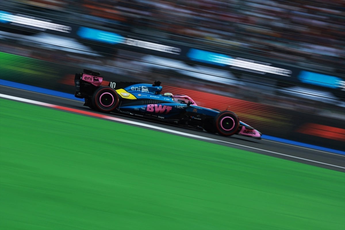 F1 Meksika GP'sinde antrenman zamanı 