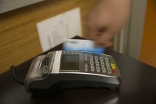 Kredi kartı temassız ödeme limiti ne kadar oldu? Kredi kartı temassız ödeme limiti arttır mı?