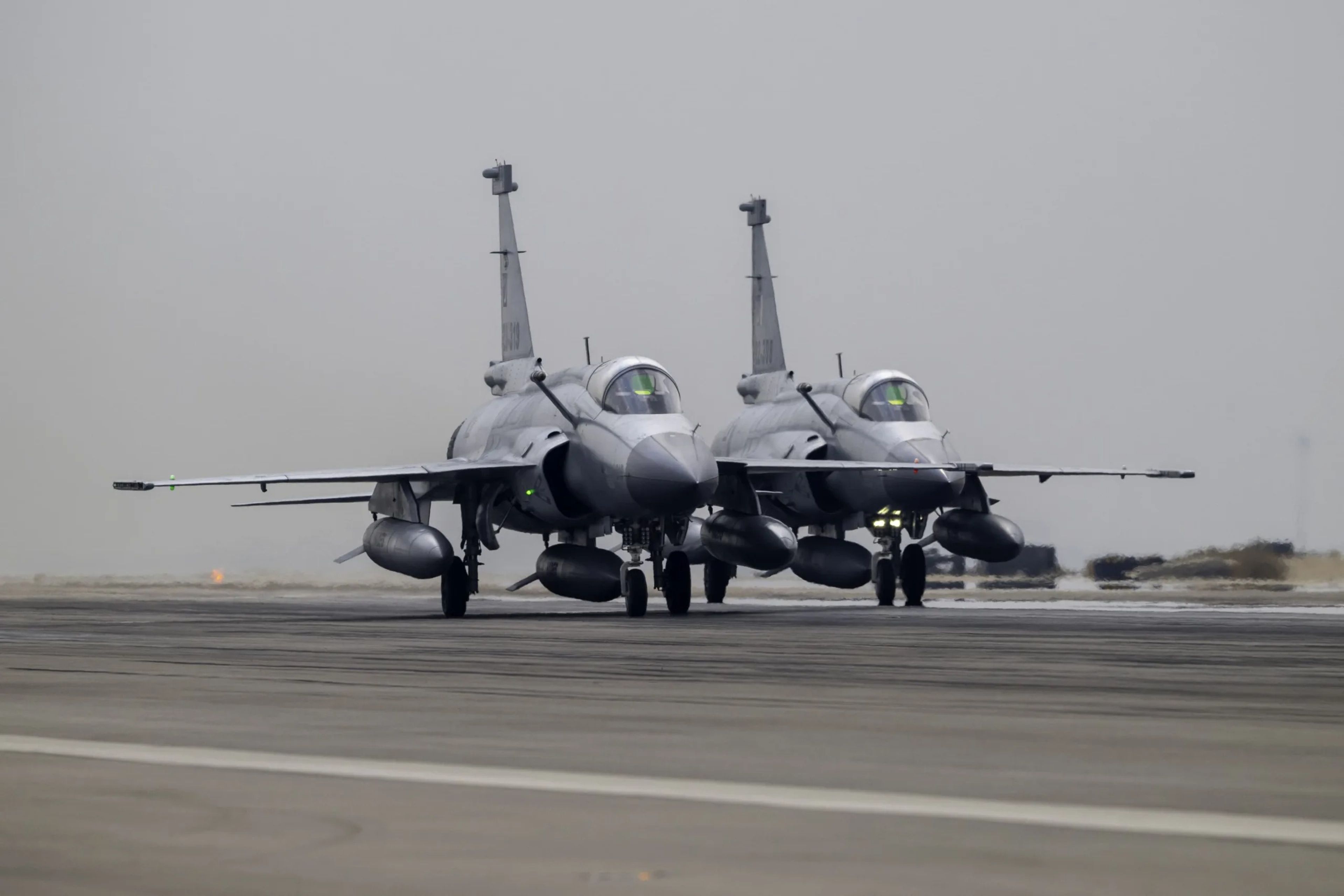 Pakistan Irak’ın JF-17 savaş uçaklarına yoğun ilgi gösterdiğini açıkladı