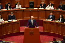 Arnavutluk'ta hükümet seçimden 130 gün sonra güven oyu aldı