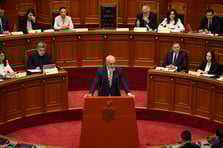 Arnavutluk'ta hükümet seçimden 130 gün sonra güven oyu aldı