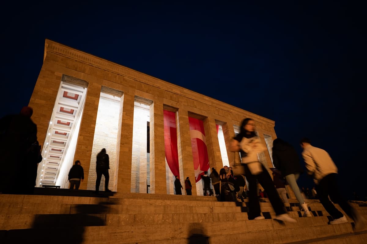 19 Mayıs’ta Anıtkabir’e insan seli: Gece gündüz ziyaret ettiler