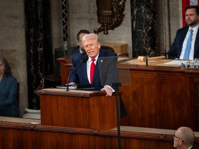 Trump'tan İran'a sert uyarı: Nükleer silaha sahip olmalarına asla izin vermeyeceğim