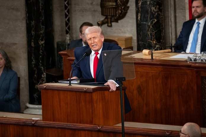 Trump'tan İran'a sert uyarı: Nükleer silaha sahip olmalarına asla izin vermeyeceğim