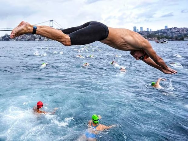 Boğaziçi Yüzme Yarışı'nda Rus yüzücü kayboldu: Arama çalışmaları başlatıldı