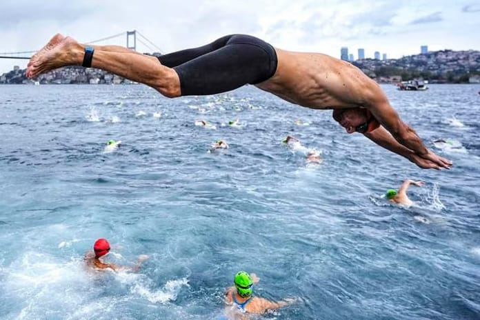 Boğaziçi Yüzme Yarışı'nda Rus yüzücü kayboldu: Arama çalışmaları başlatıldı