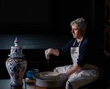 Kütahya'da usta eller çini sanatını geleceğe aktarıyor