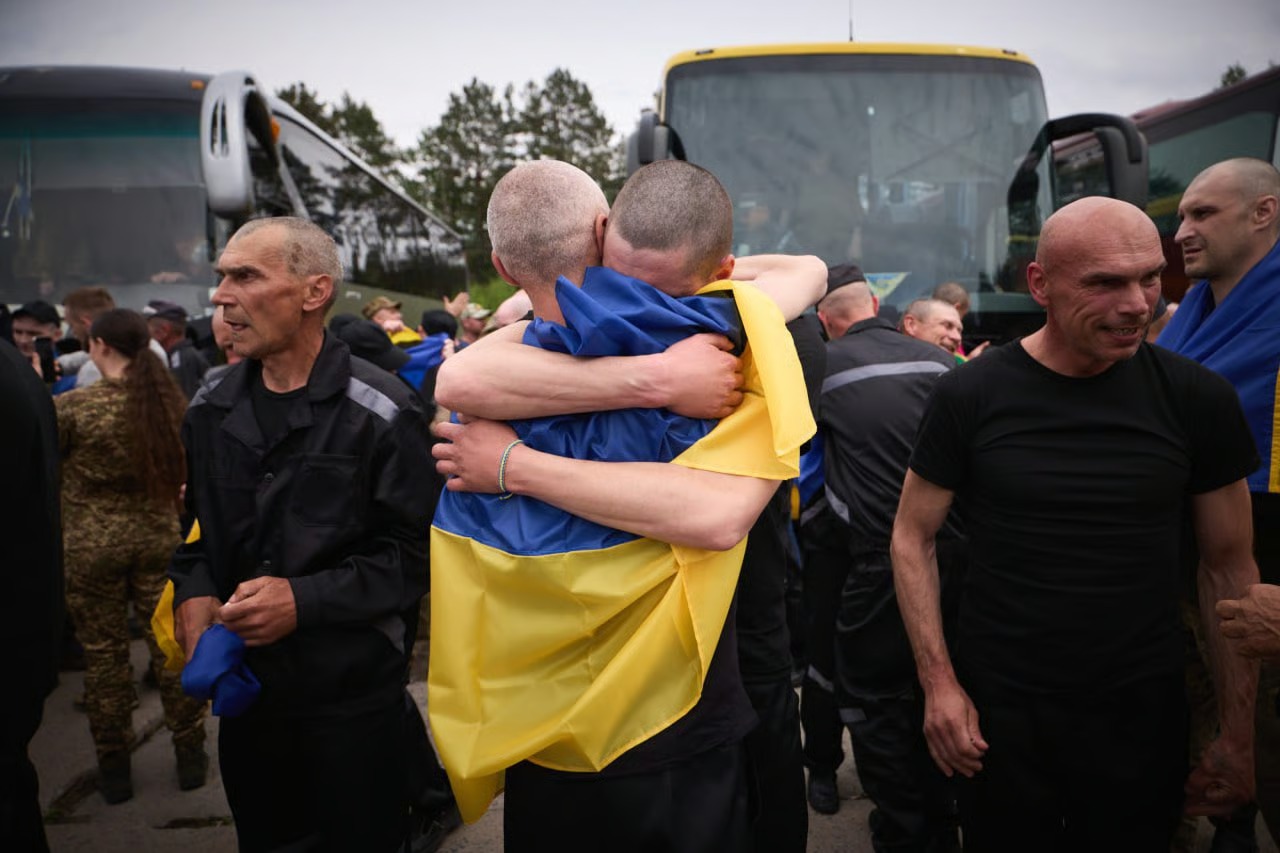 Ukraine Completes Largest POW Exchange With Russia