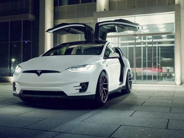 Tesla CEO'su Elon Musk'ın Model X tasarımındaki ısrarı üretim krizine yol açtı