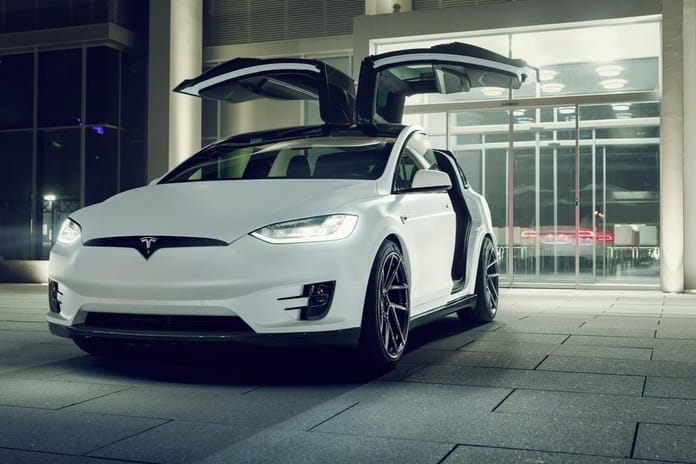 Tesla CEO'su Elon Musk'ın Model X tasarımındaki ısrarı üretim krizine yol açtı