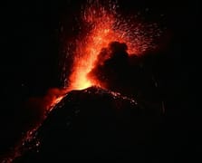 Endonezya'daki Semeru Yanardağı'nda alarm seviyesi en yükseğe çıkarıldı