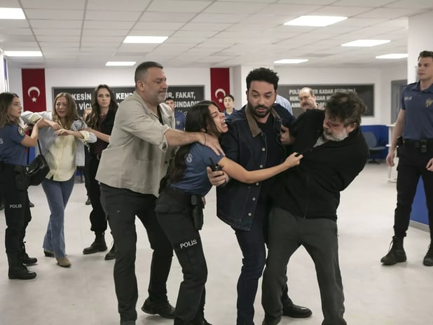 Arka Sokaklar 722 bölüm full izle | Kanal D ile Arka Sokaklar son bölüm izle