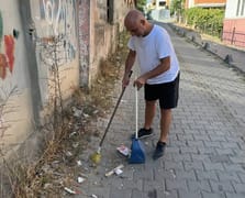 Avcılar ve Esenyurt sınırında temizlik krizi: Vatandaşlar kendi imkanlarıyla süpürdü