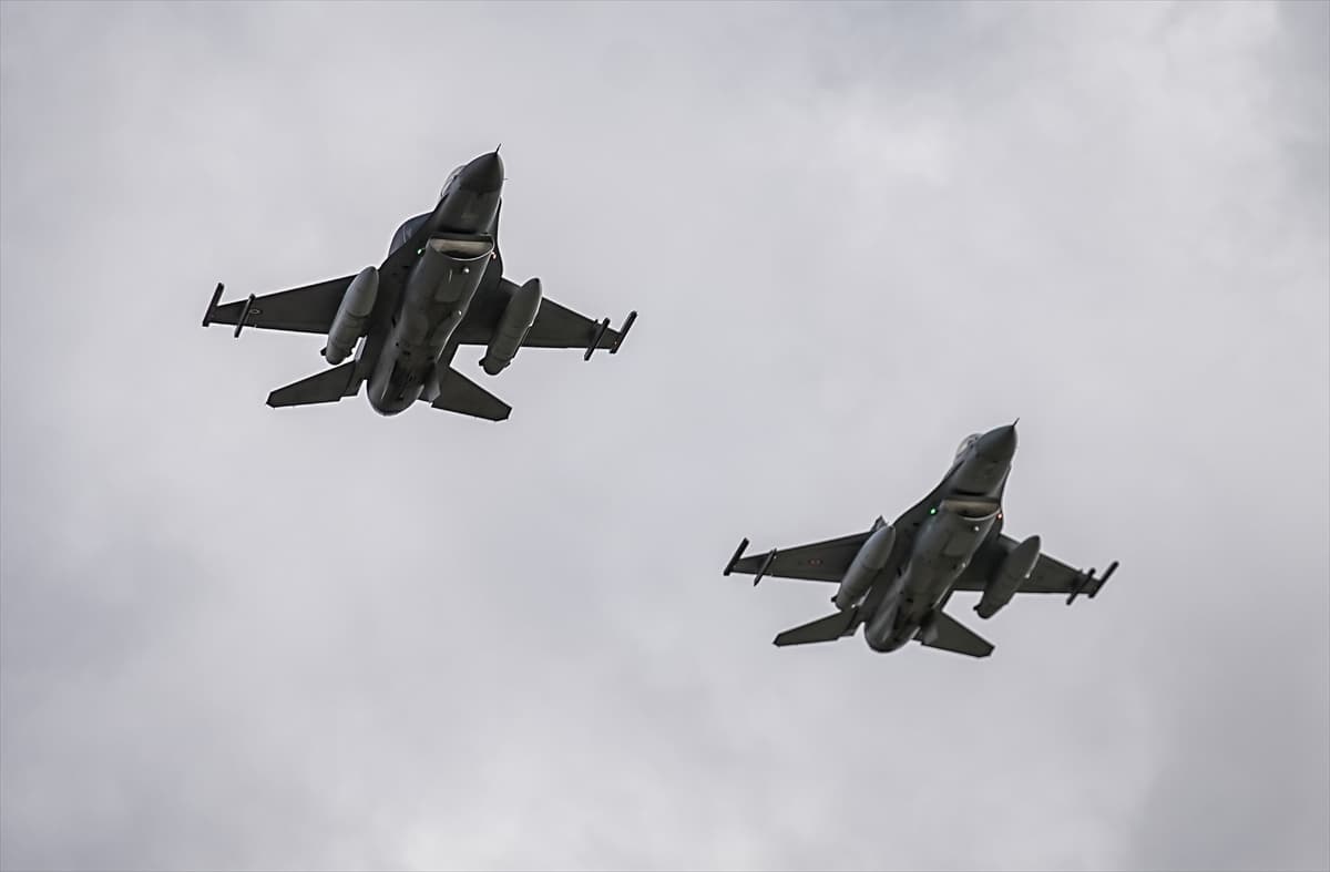 Balıkesir’de düşen F-16 savaş uçağında şehit olan pilotumuz için tören düzenlendi