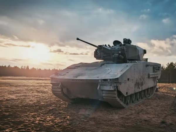 Letonya ilk HUNTER zırhlı aracını teslim aldı