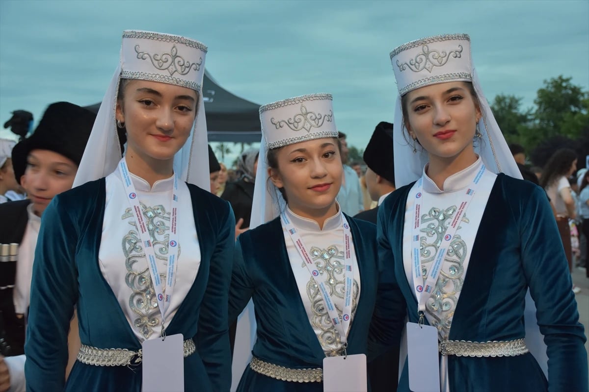 Dünya Trabzon’da horona durdu: 4. Uluslararası Horon ve Müzik Festivali başladı