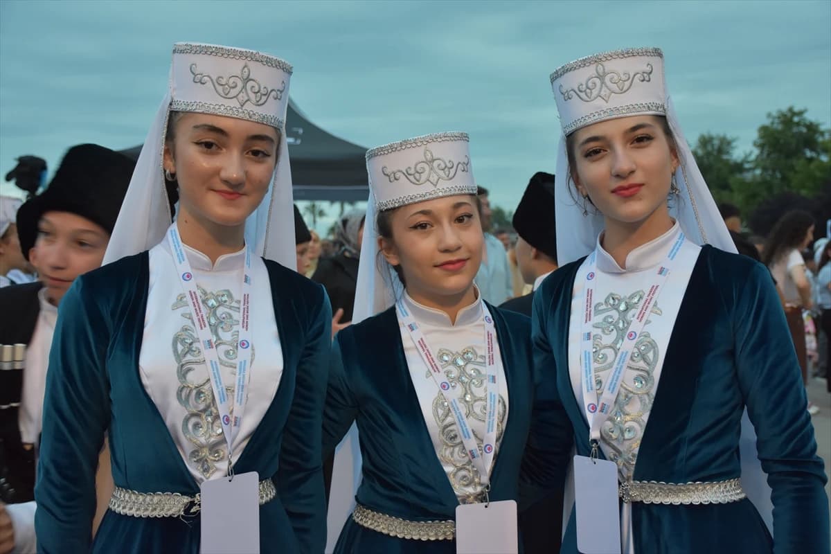 Dünya Trabzon’da horona durdu: 4. Uluslararası Horon ve Müzik Festivali başladı