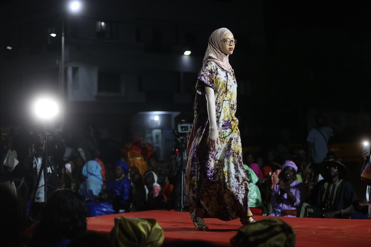 Senegal'de albinolar cilt kanseri farkındalığı için podyuma çıktı