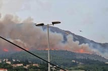 Split yakınlarında büyük orman yangını kontrol altına alınamıyor