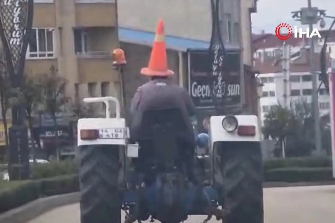 Bolu'da traktör sürücüsünden ilginç 'dubalı' yolculuk