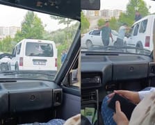 Kaza sonrası araçlarından inerek diğer araca saldırdılar