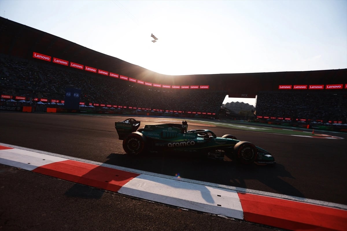 F1 Meksika GP'sinde antrenman zamanı 