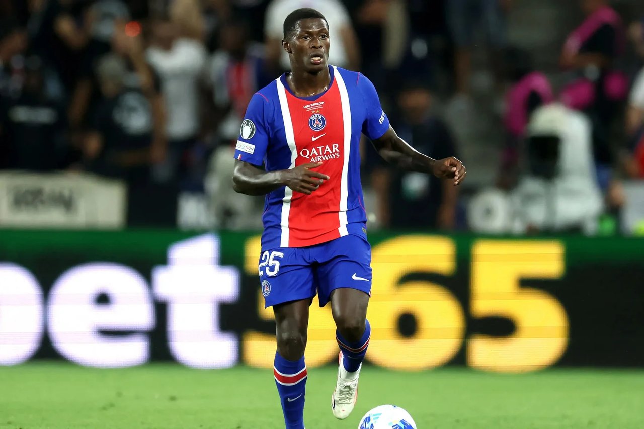 Barcelona maçı öncesi PSG'de Nuno Mendes şoku 