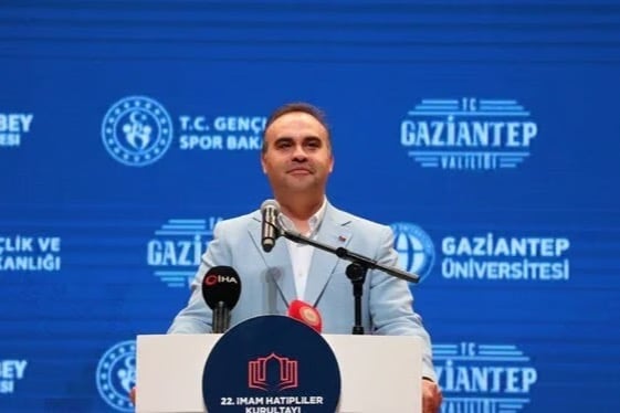 Bakan Kacır: Ay'a uzay aracı göndereceğiz