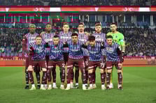 Trabzonspor, Göztepe'yi mağlup ederek Galatasaray'ın rakibi oldu