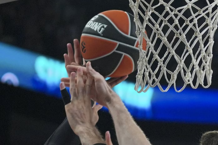 EuroLeague'de temsilcilerimiz zorlu deplasmanlarda: Anadolu Efes İspanya'da, Fenerbahçe Fransa'da sahaya çıkıyor