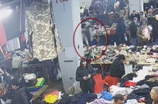 Katillerin pazardaki tezgahtan bıçak aldığı anlar ortaya çıktı