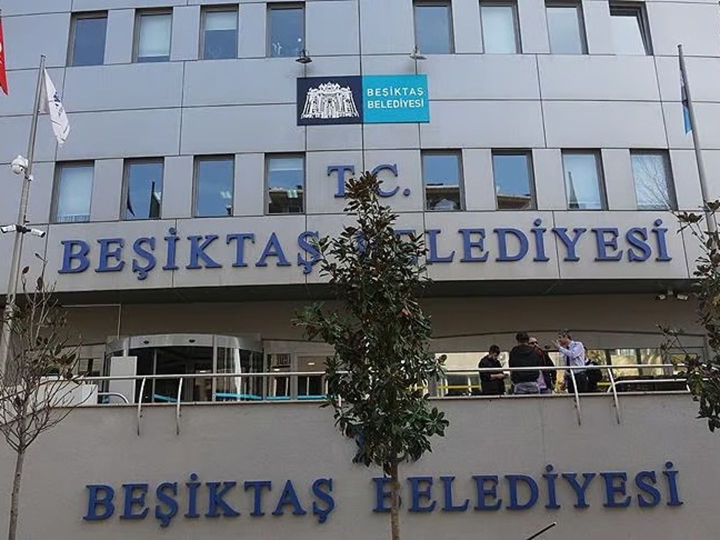 İstanbul Cumhuriyet Başsavcılığı Beşiktaş Belediyesindeki rüşvet operasyonunda 5 kişiyi gözaltına aldı