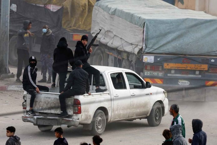 İsrail Ordusu itiraf etti: Gazze'deki çetelere silah verildi